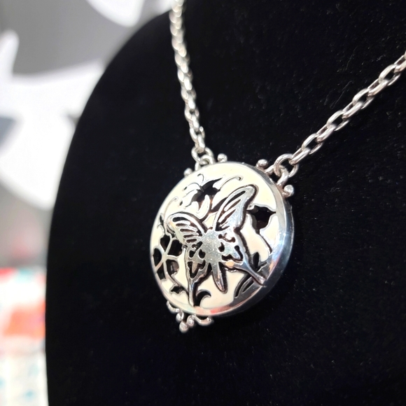 VERY RARE RETIRED BRIGHTON REVERSIBLE BUTTERFLY ENAMEL NECKLACE - Picture 2 of 5